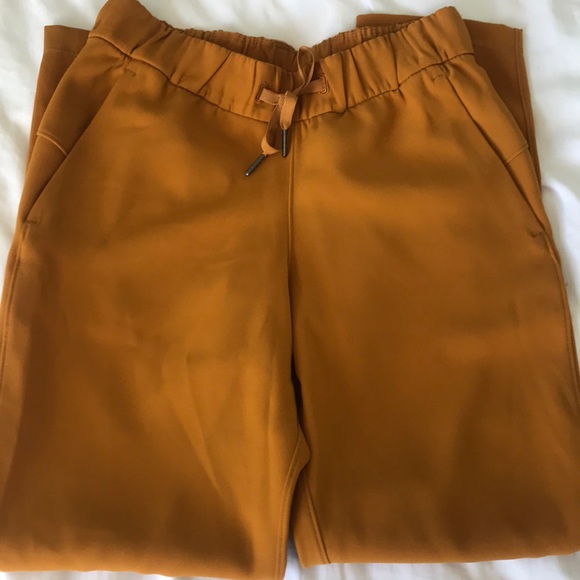 Lululemon On the Fly Woven - Picture 2 of 3